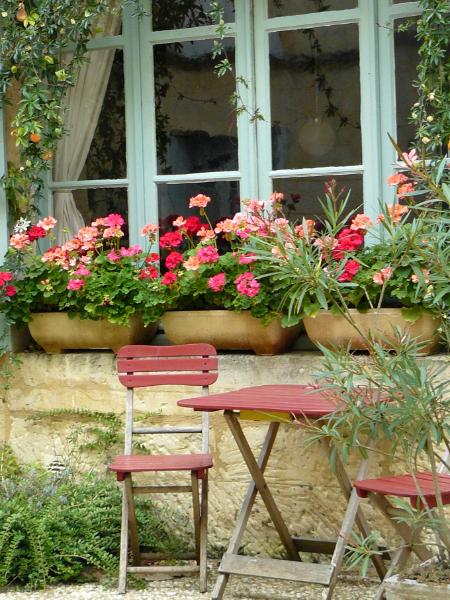 Table and chairs with pots France