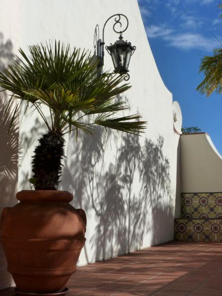 Courtyard shadow