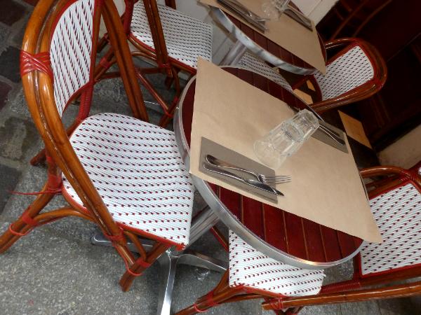 Red spotted chairs Paris